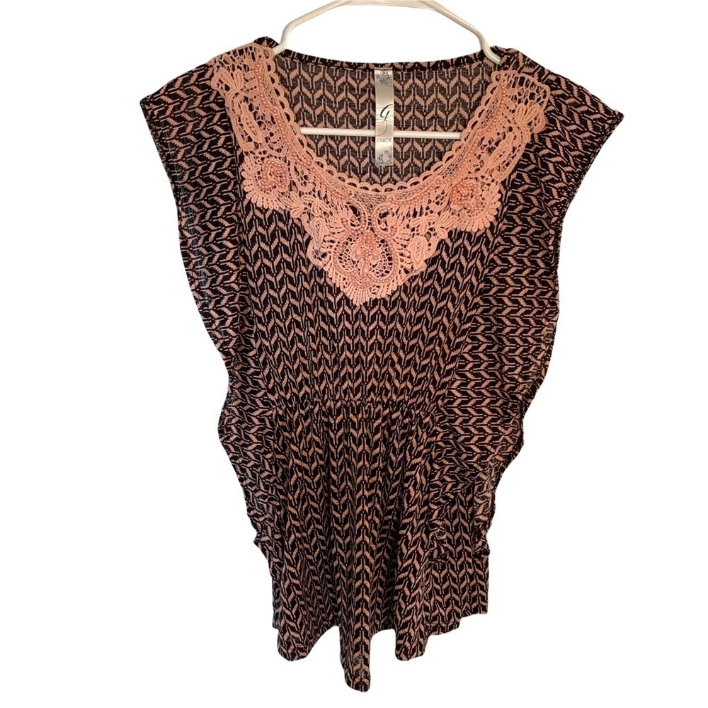 Gracie Womens Juniors Sz Small Batwing Blouse Black Light Pink Geometric Crochet